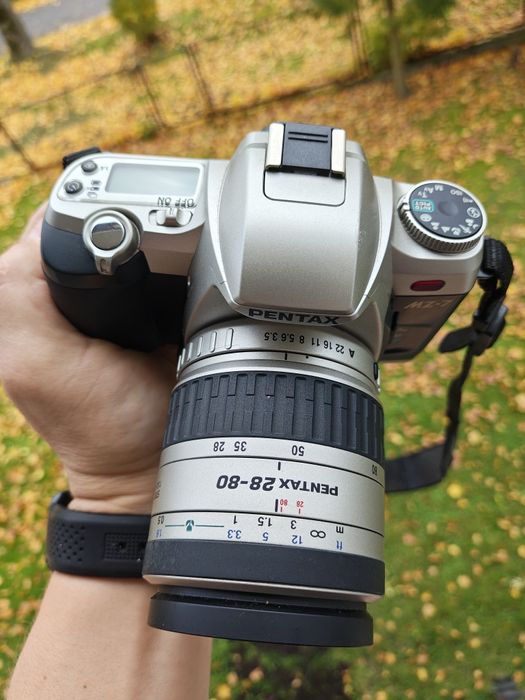 Aparat lustrzanka analogowa Pentax MZ-7 plus obj 28-80mm f3,5-5,6