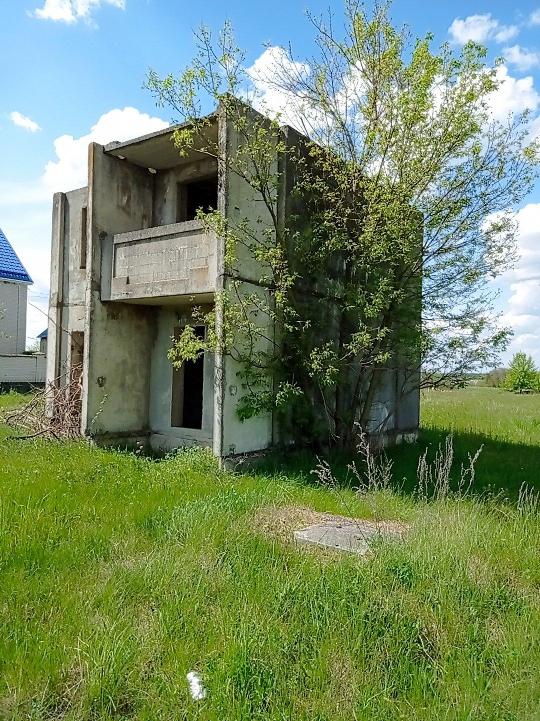 Ділянка з недобудовою в Левкові