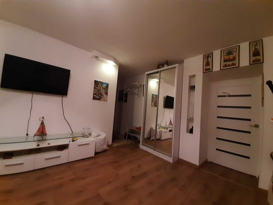 Продам свою 2кв. (студия+спальня), 2/5, метро 23 Августа (Вайбер)