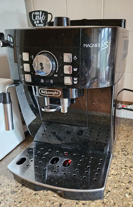 Máquina de Café Automática DeLonghi Magnifica S.