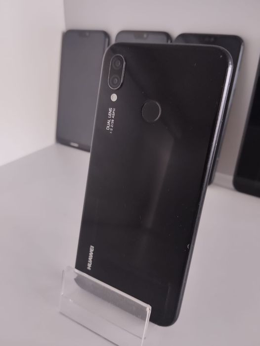 Смартфон Huawei P20 lite