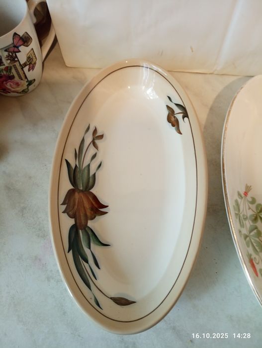 Тарелки и блюда.