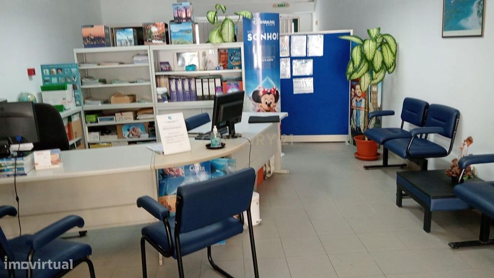 Loja no Barreiro - Localização Privilegiada e Grande Visibilidade