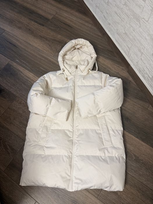 Білий пуховик Zara