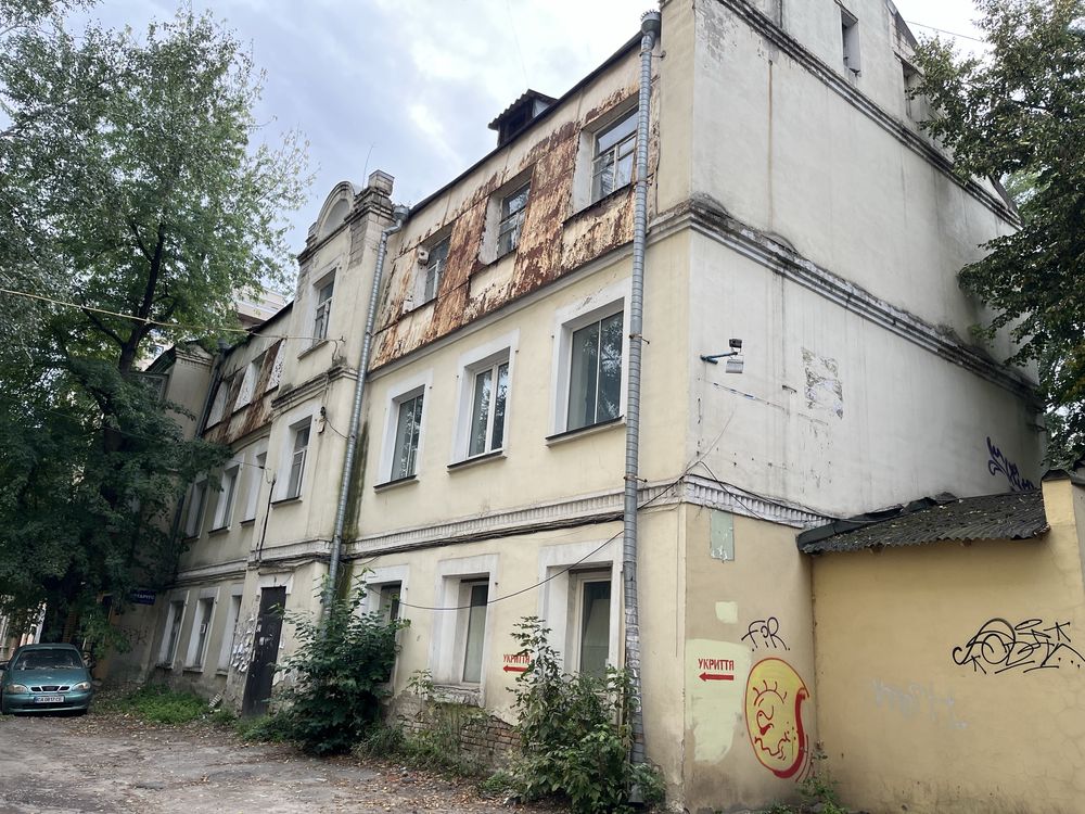 Будівля 442кв.м.+7.2сот. вул. Дмитрівська 29. Центр.