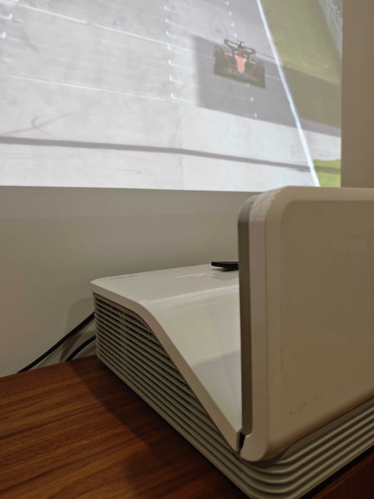 Projetor Smart UF70w DLP Ultra Short Throw