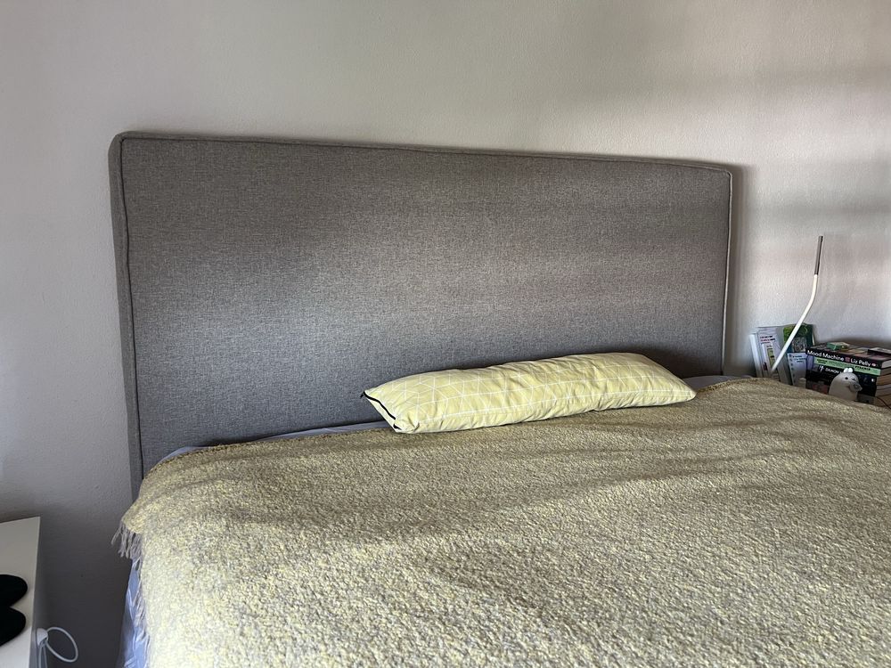 Vendo cabeceira de cama estofada cinzenta clara