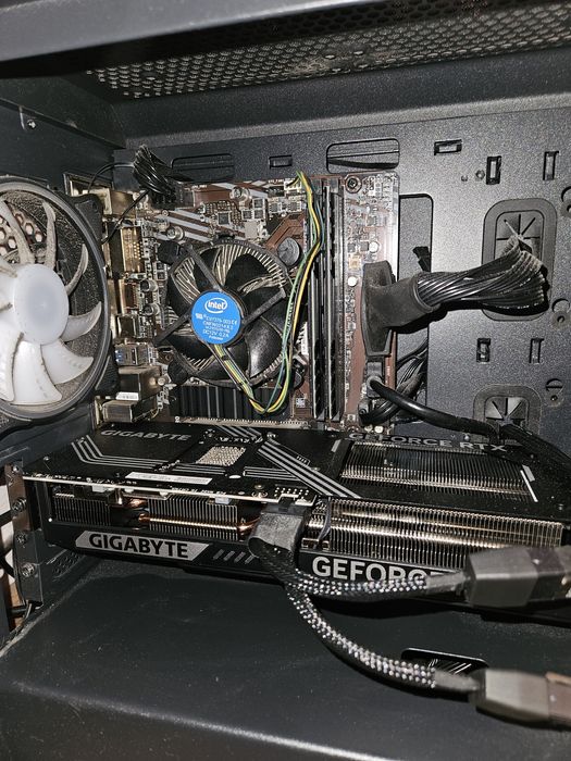 Baza pod komputer – i5 10400F / 16 gb RAM / płyta B460 / zasilacz 550W