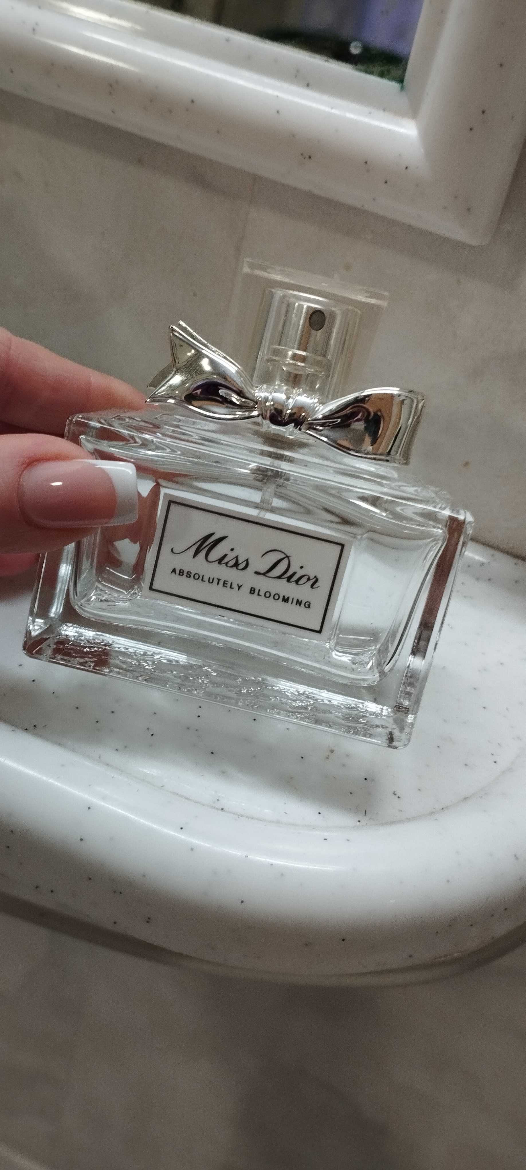 Flakony po perfumach marki Dior