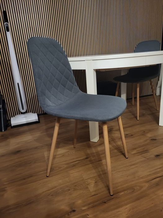 4 krzesła  jak  nowe, zaledwie 3 miesięczne