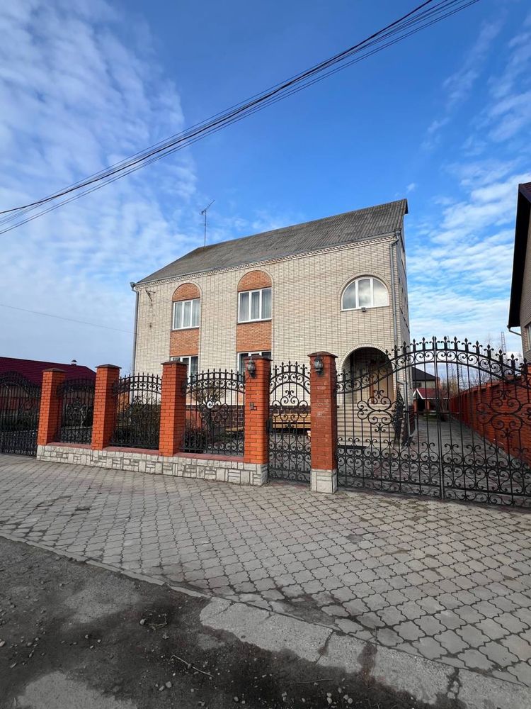 Затишний Будинок з ремонтом 468м2 з ділянкою 10сот Луцьк