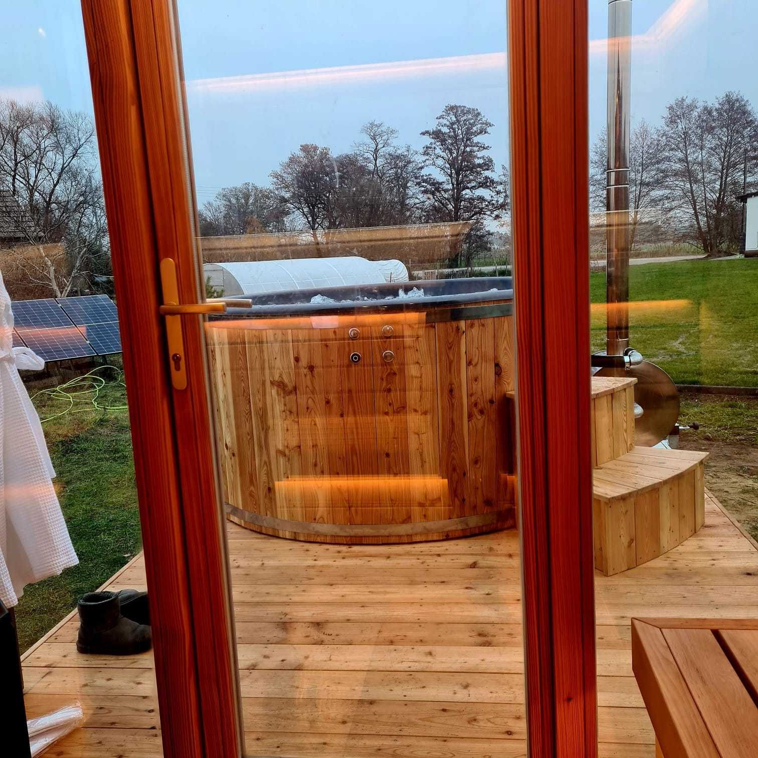 sauna, balia z jacuzzi, drewniana sauna ogrodowa, drewniana balia