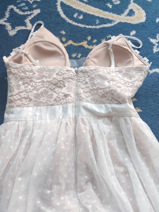 Sukienka koronkowa tiulowa prześliczna biało-beżowa, rozmiar S soky &