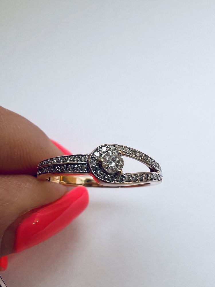 Достойное золотое кольцо с бриллиантами р17 красное золото 585 проба