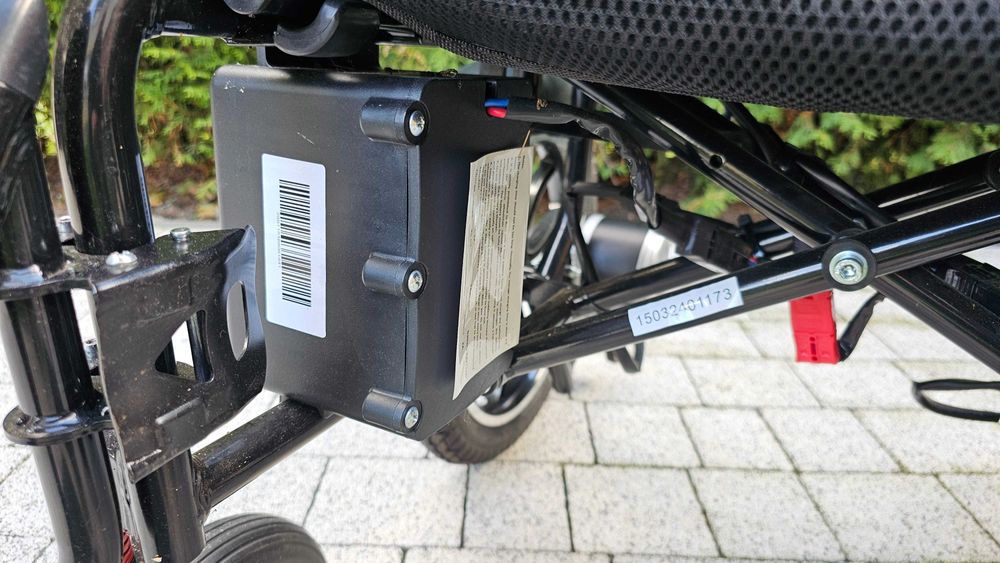 Wózek elektryczny inwalidzki BC EA8008 składany, stan idealny/jak nowy