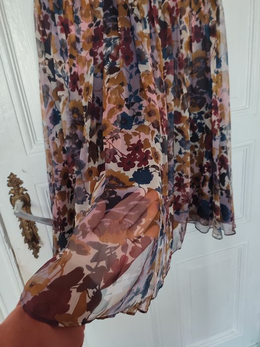 Piękna sukienka w kwiaty rozmiar 16