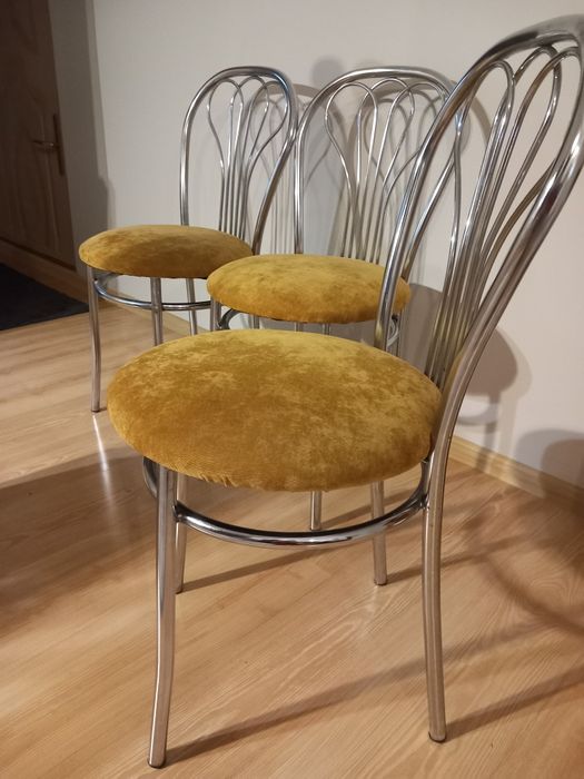 Sprzedam 6 krzeseł do kuchni w bardzo dobrym stanie.