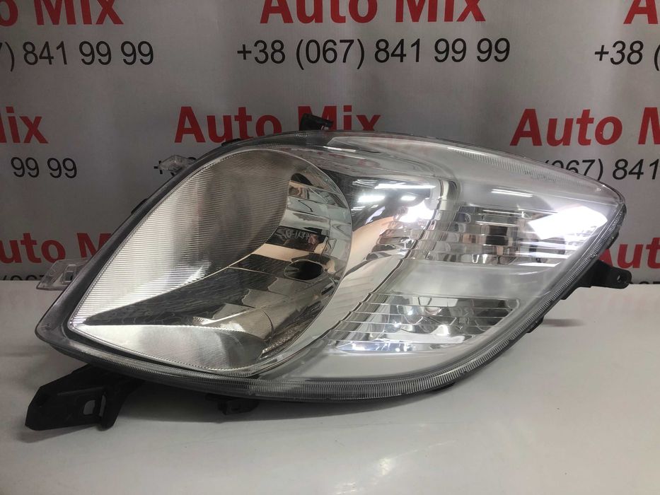 Фара Toyota Yaris 2 81110-0D120