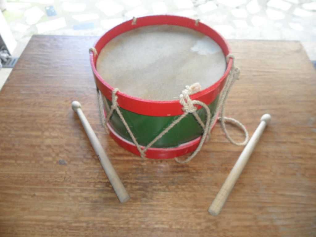 Tambor Tradicional com Baquetas