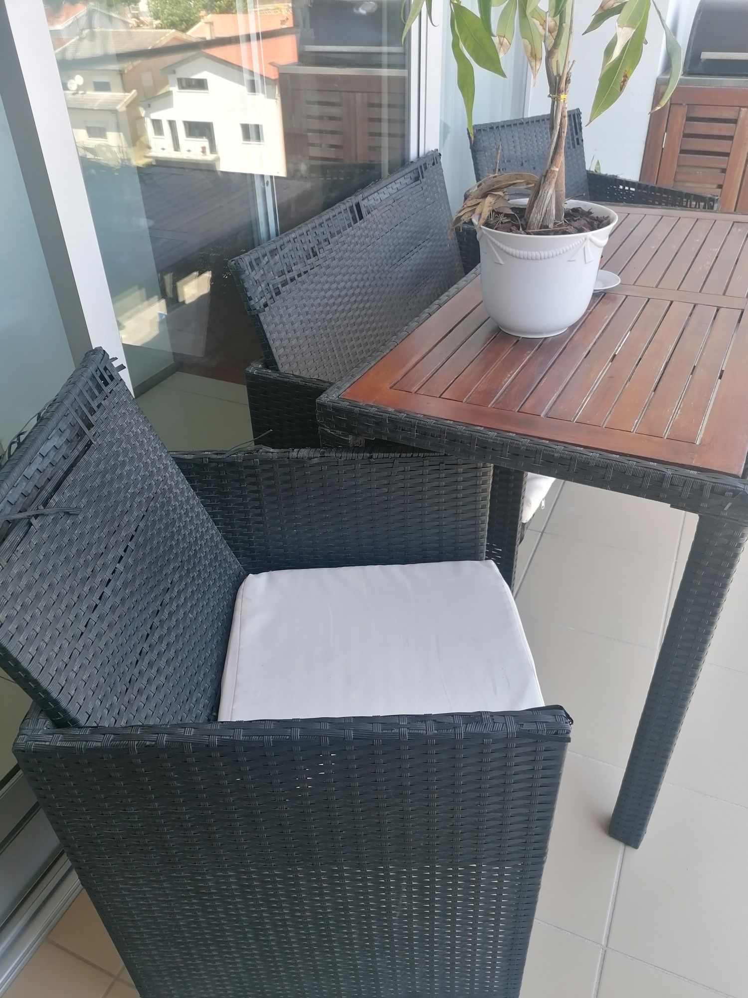 Conjunto Mesa e caldeirões jardim