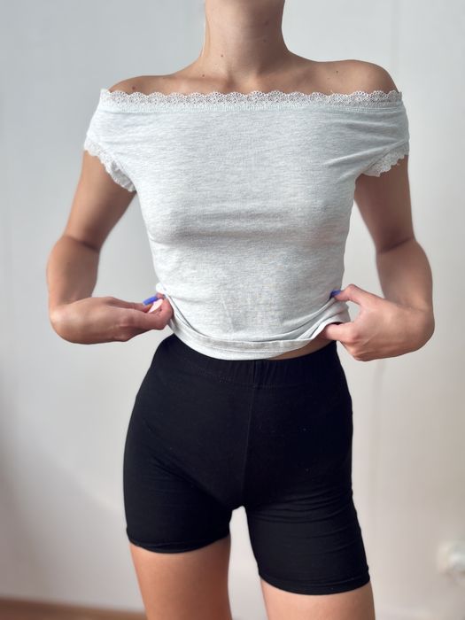 Bawelniany top opuszczany na ramiona koronkowy szary melanz Asos