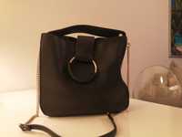 Czarna torebka z firmy Zara