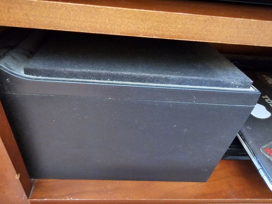 4 Colunas de som LG e subwoofer