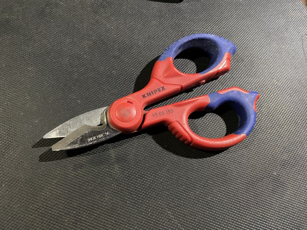 Tesoura Knipex + descarnador Facom