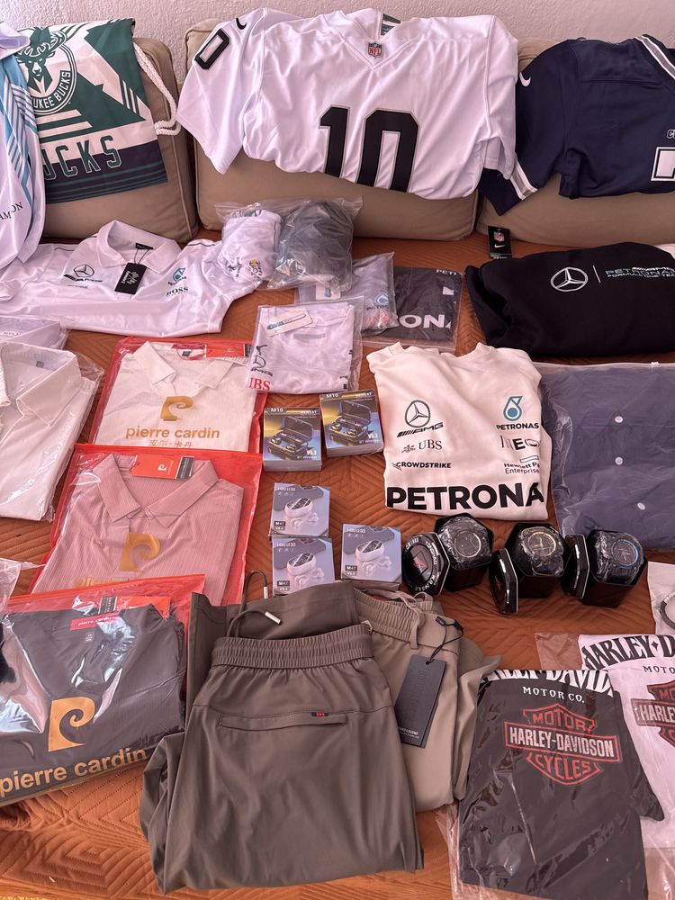 Vendo lote de roupa, relógios, auriculares, pulseiras,etc