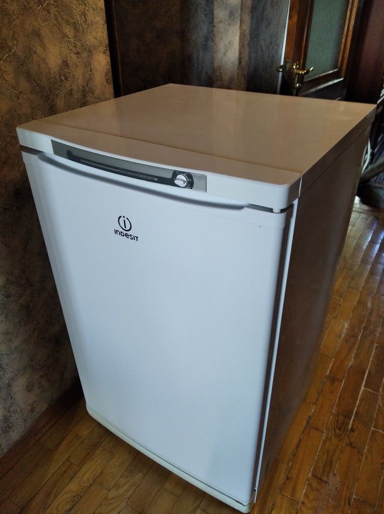 Морозильна Камера Indesit 100.001,найкраща модель,гарний стан,дешево !