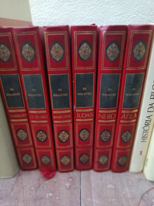 Enciclopédias e livros