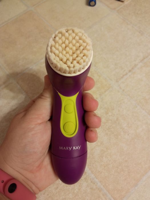 Щёточка для очищения кожи лица Мери Кей