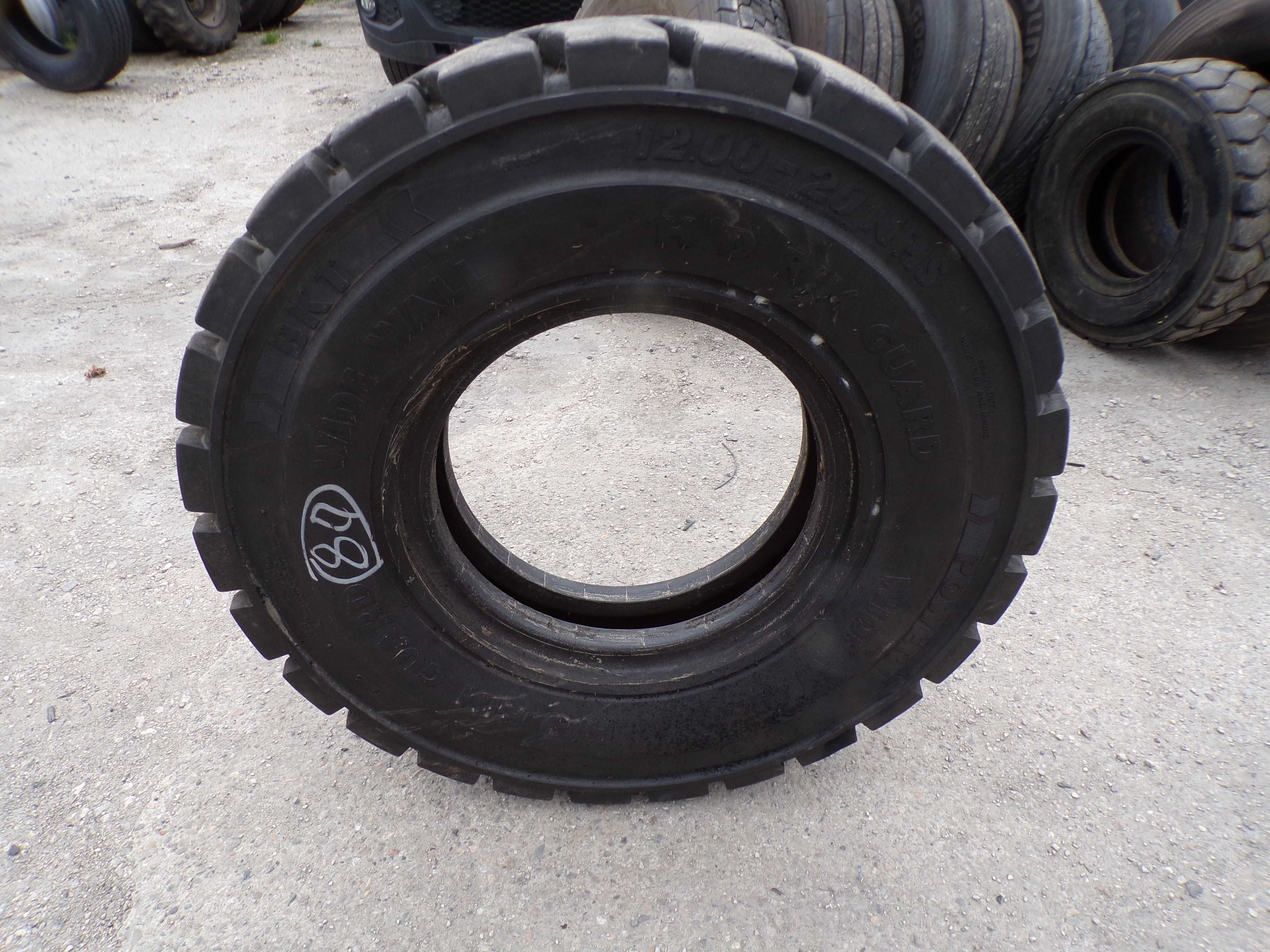 opona 12.00-20 BKT Wide Wall H.D. Rim Guard (750 netto)