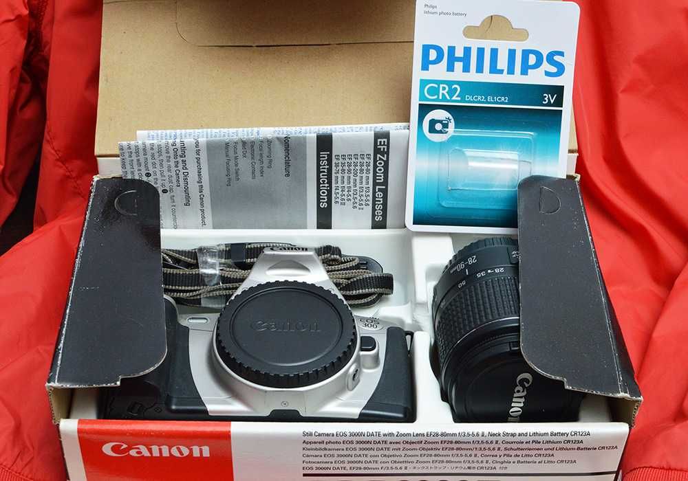 Canon EOS 300 / дзеркальний фотоапарат / Canon EF 28-80 повний кадр