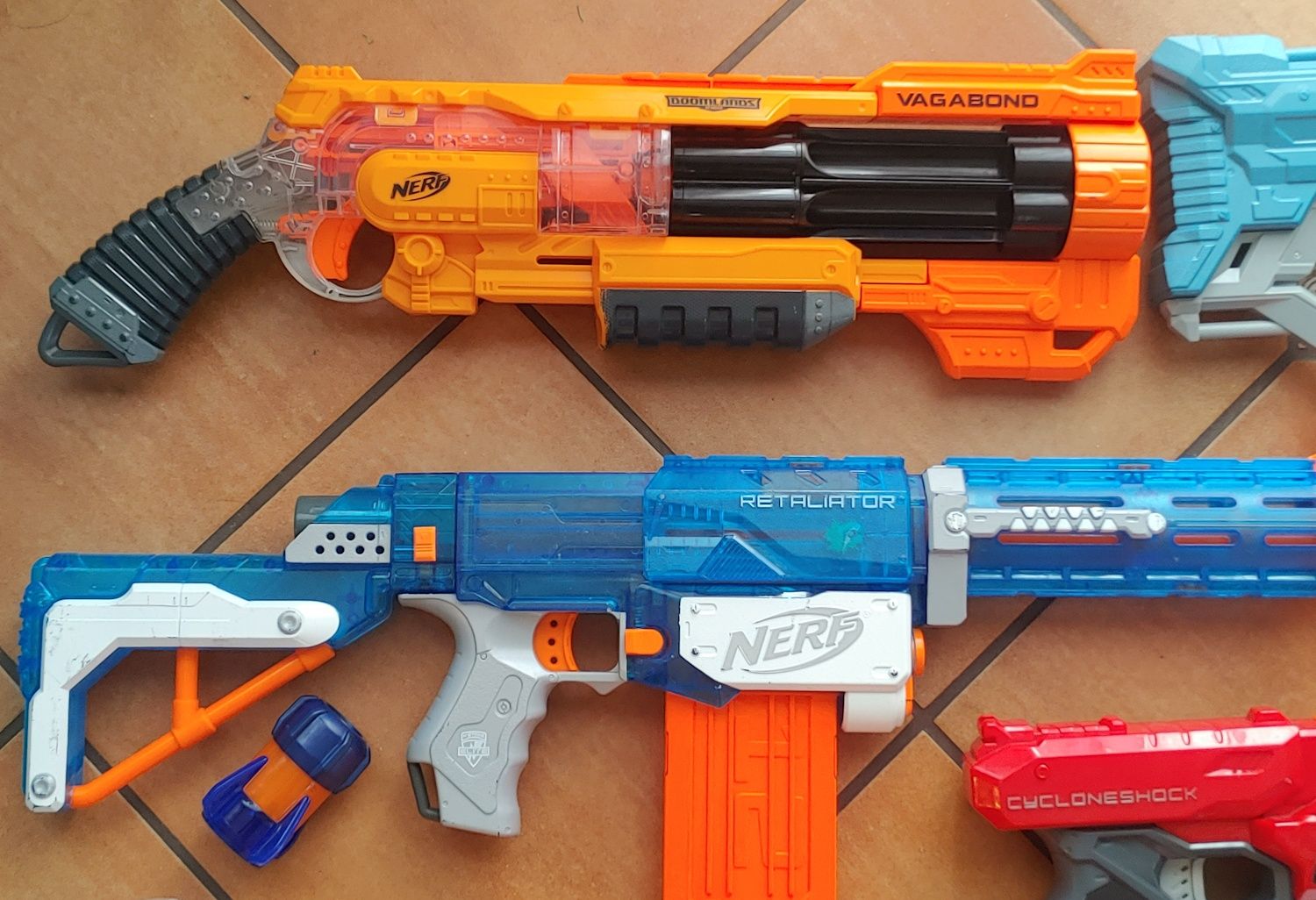 Nerf 6 pistoletów oraz strzałki i magazynki