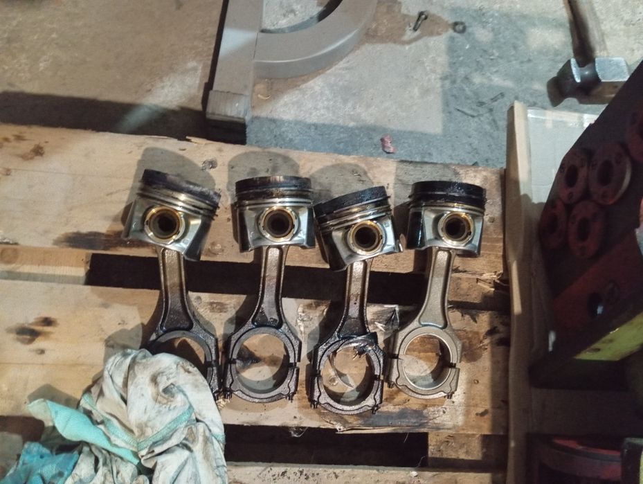 головка блоку циліндрів двигуна Мерседес спринтер ом651 Mersedes