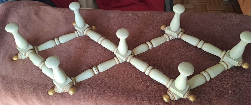 Bengaleiro de parede em madeira lacada