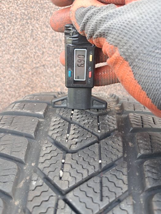 225/45 R19 M+S  - Pirelli Sottozero 3 Winter - 47/2019 - 7/6 mm- 4szt