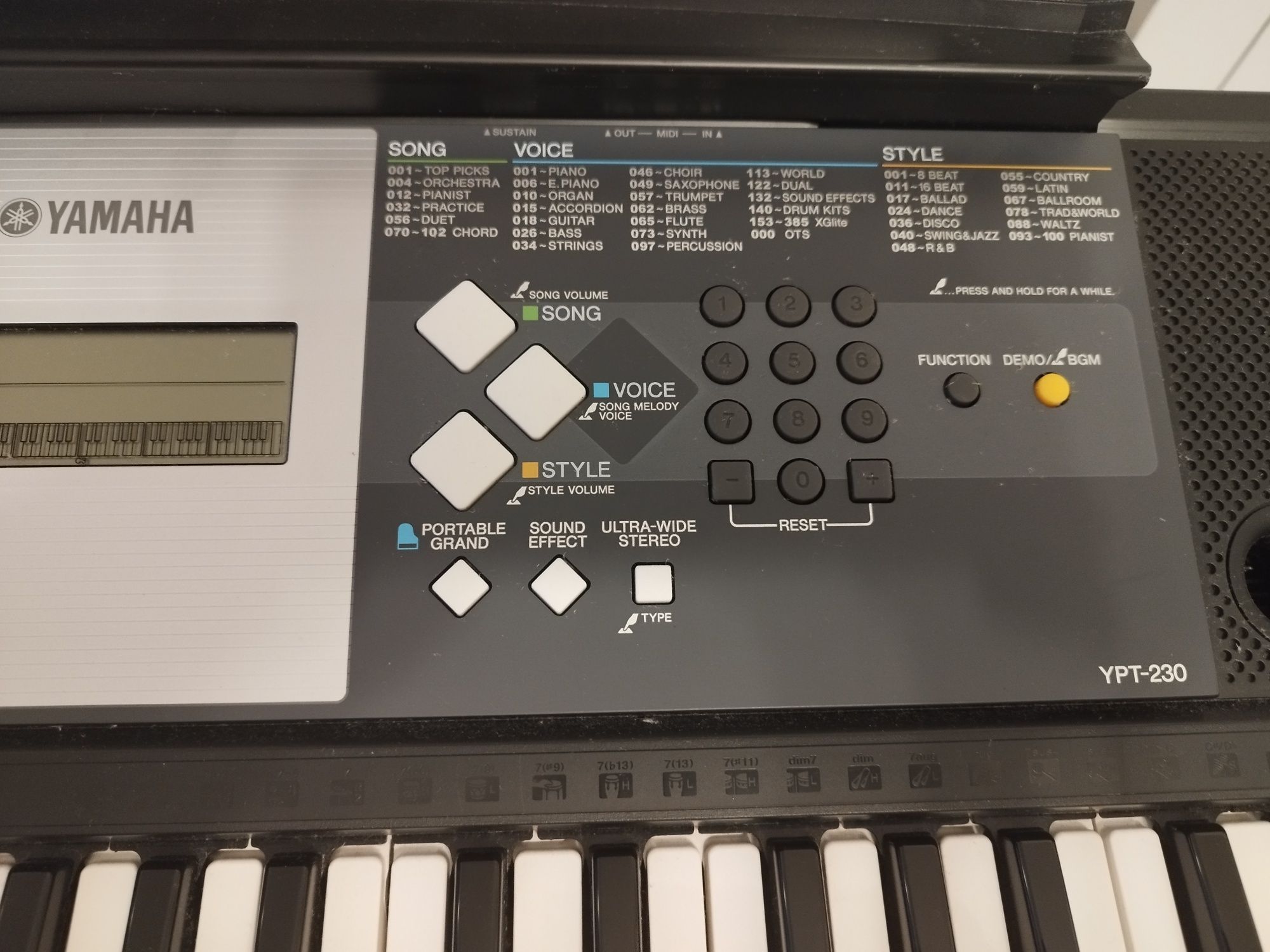 Yamaha, model YPT-230.