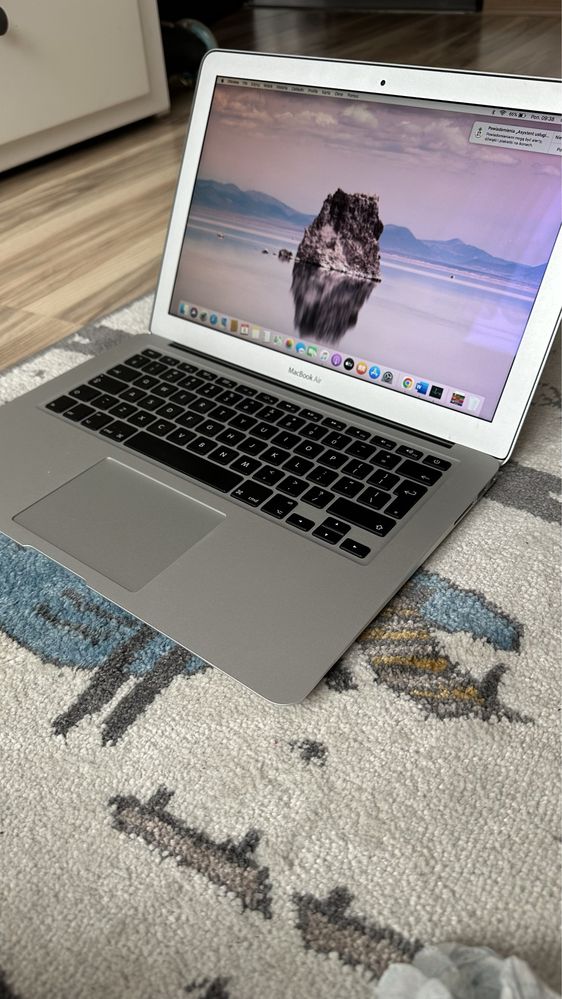 Macbook air 13 cali stan pedantyczny!