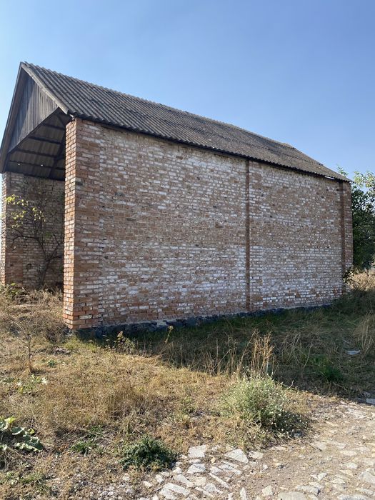 Майновий комплекс будівель 2750 м.кв