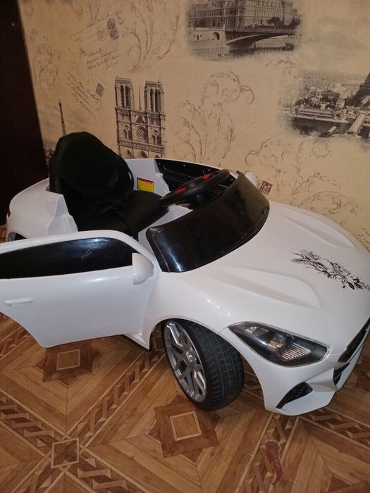 Продам детский автомобиль на аккомуляторе