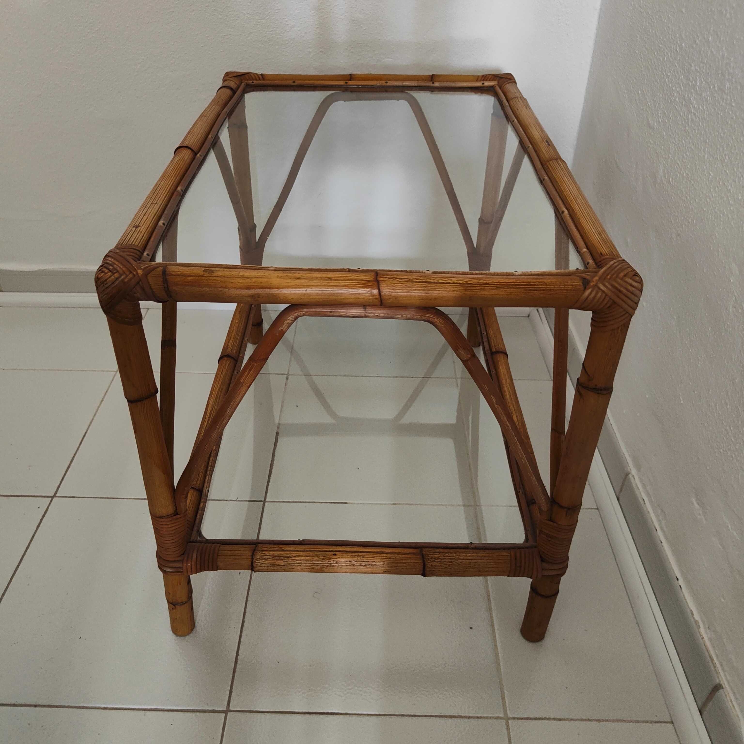 mesa de centro em Cana Bambu e vidro 65cm