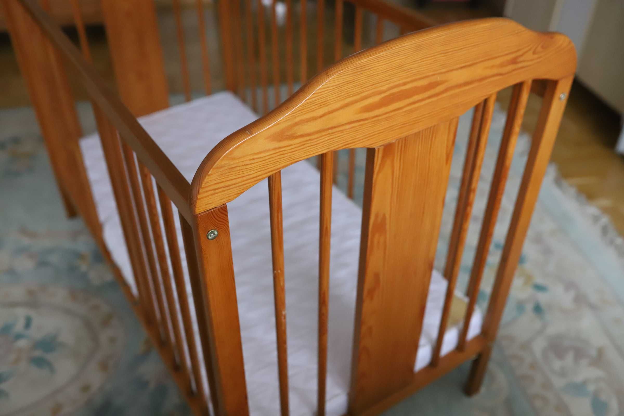 Drewniane łóżeczko niemowlęce 140x70 cm z materacem