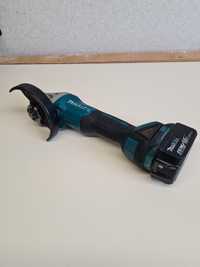 Makita DGA504 18V accu i ładowarka