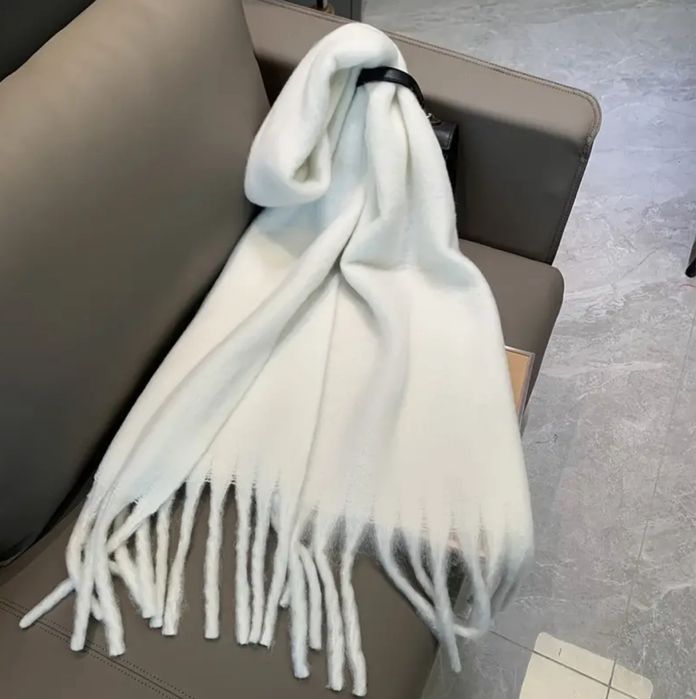 Зимовий шарф білий