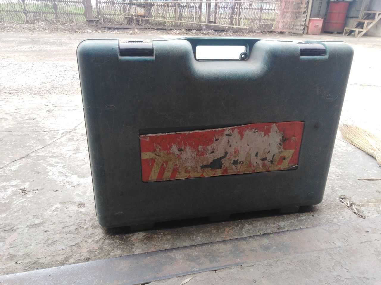перфоратор MAKITA HR 4000C