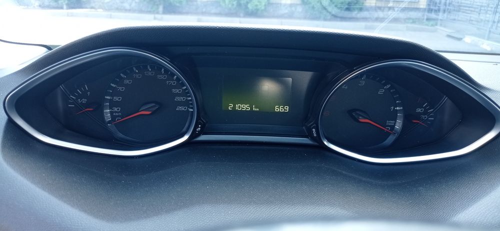 Пежо 308 2015 1.6 диз. 6 ст.мех