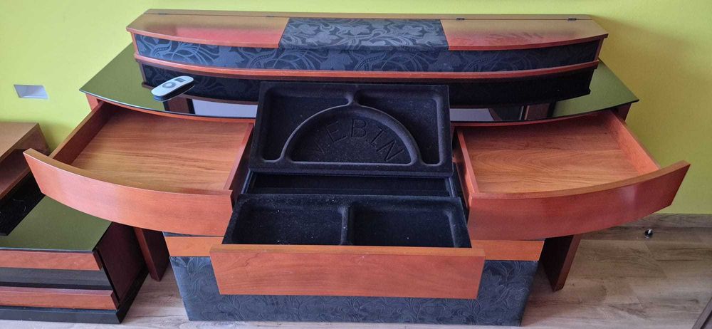 zestaw mebli do sypialni Mebin Art Modulo toaletka, szafa, komoda