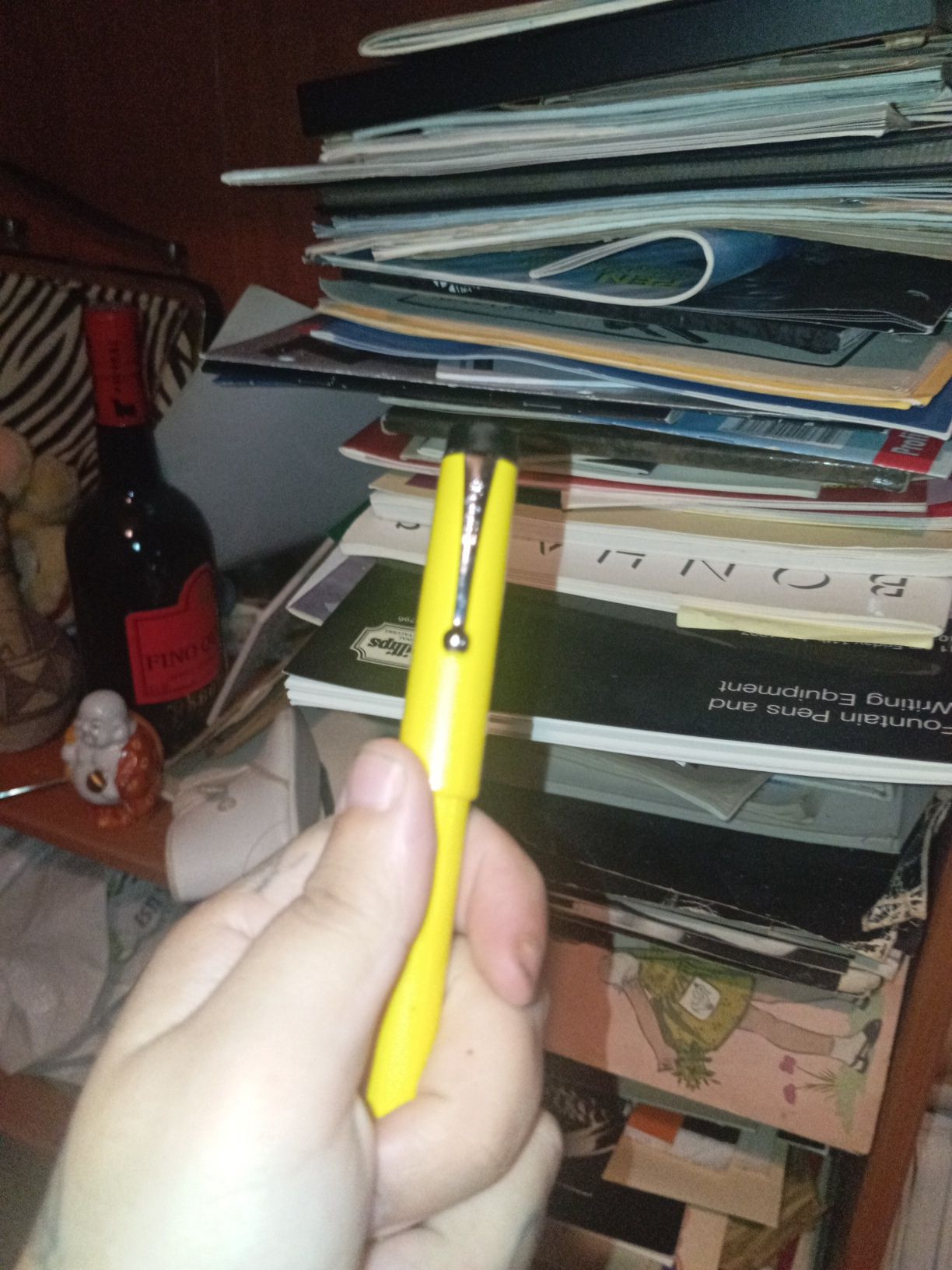 Caneta amarela escreve